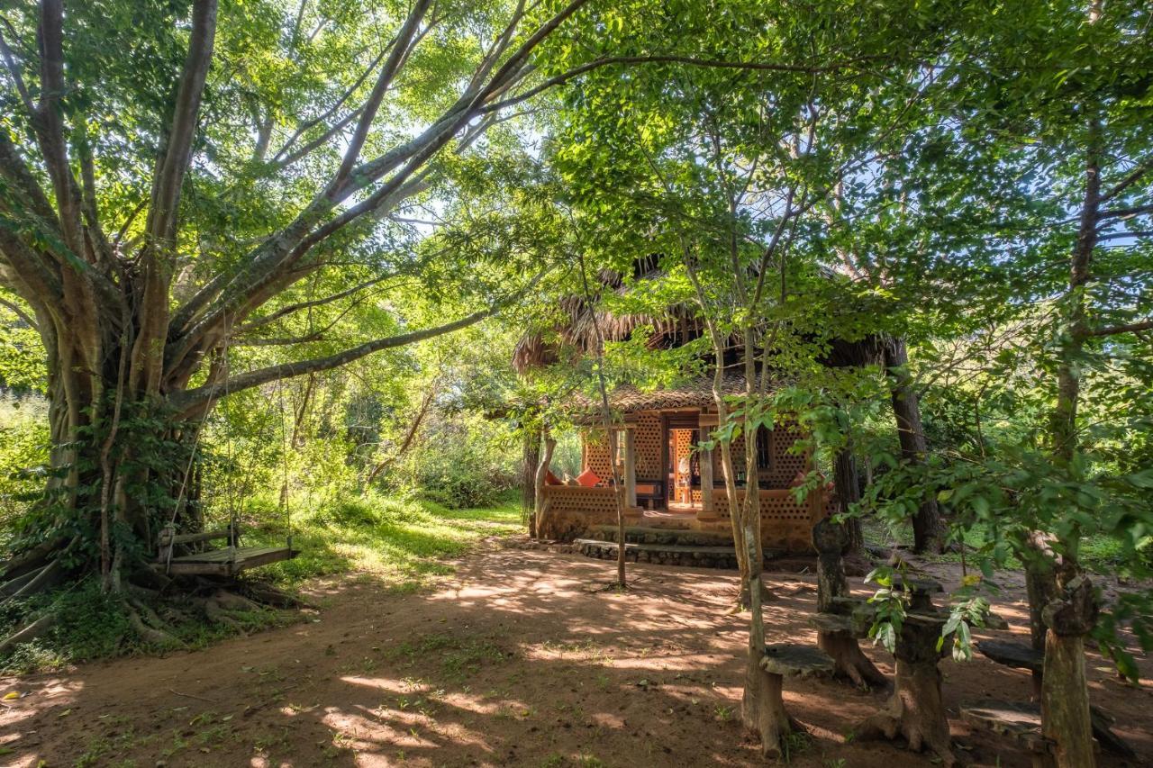 Banyan Camp Villa Hambegamuwa Exterior photo